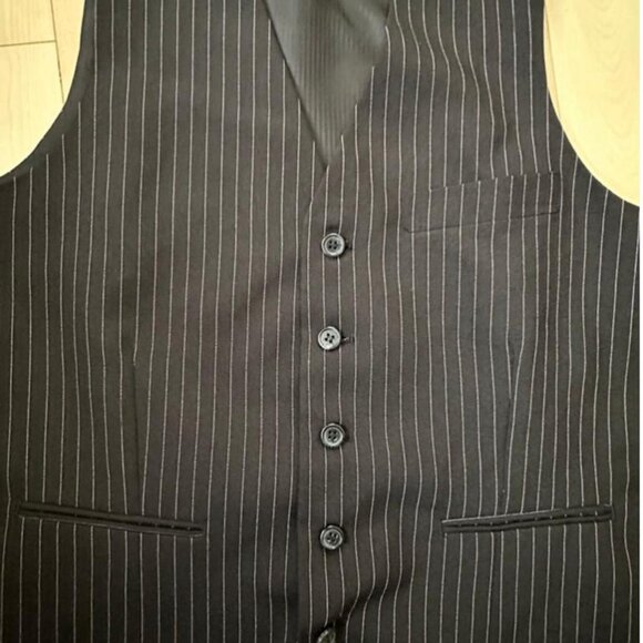 Vintage Le Château black pinstripe vest, tailored with a sharp fit - Picture 8 of 8